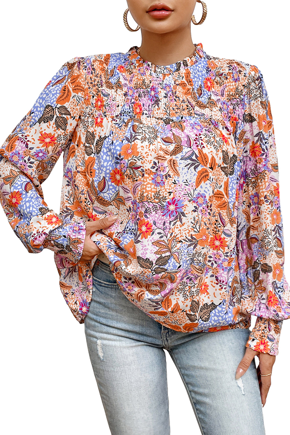 Mehrfarbige Bluse mit Blumenmuster, Bischofsärmeln und Rüschen am Rundhalsausschnitt