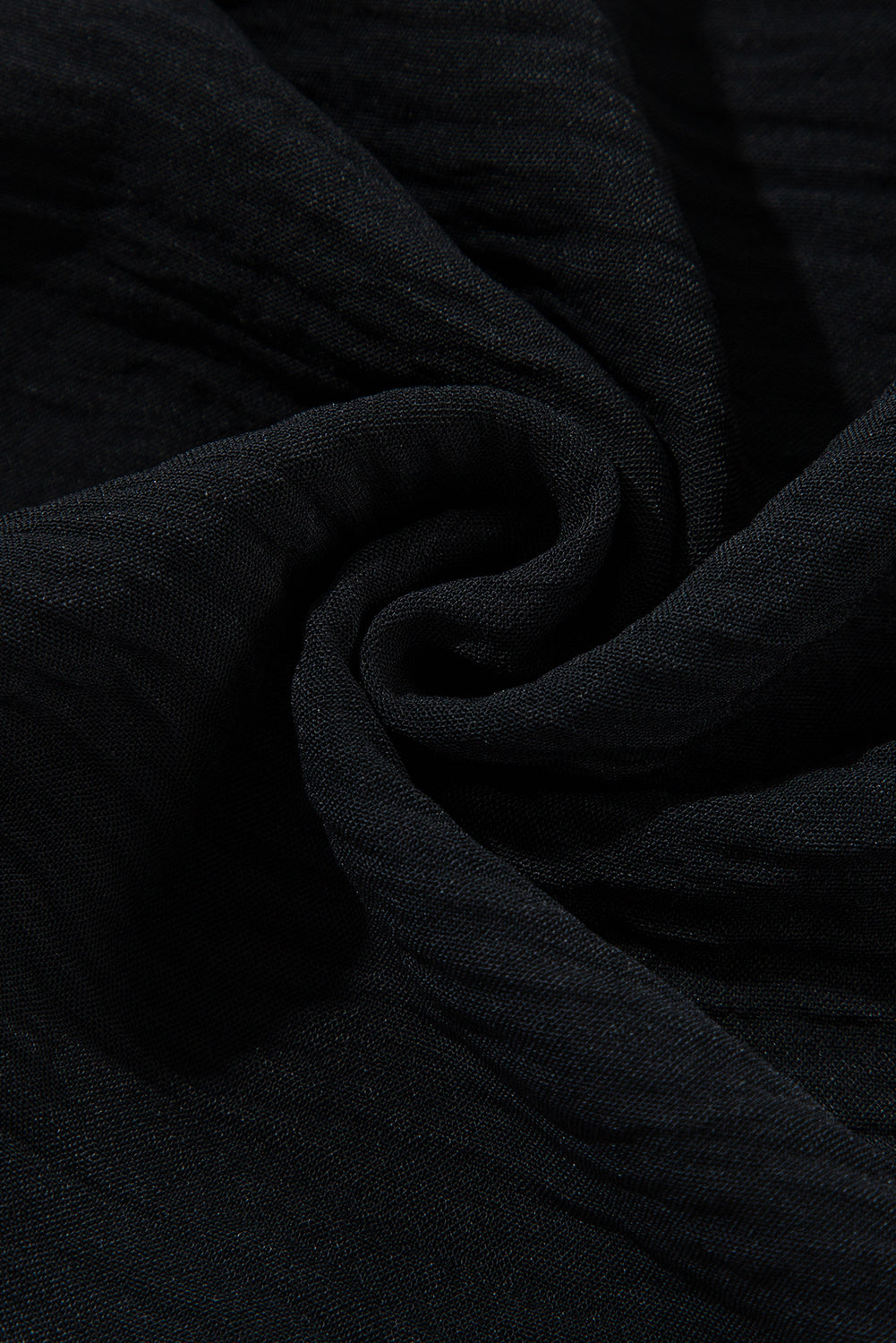 Schwarzes, rückenfreies Maxikleid mit gekreuztem Oberteil und Stufendesign