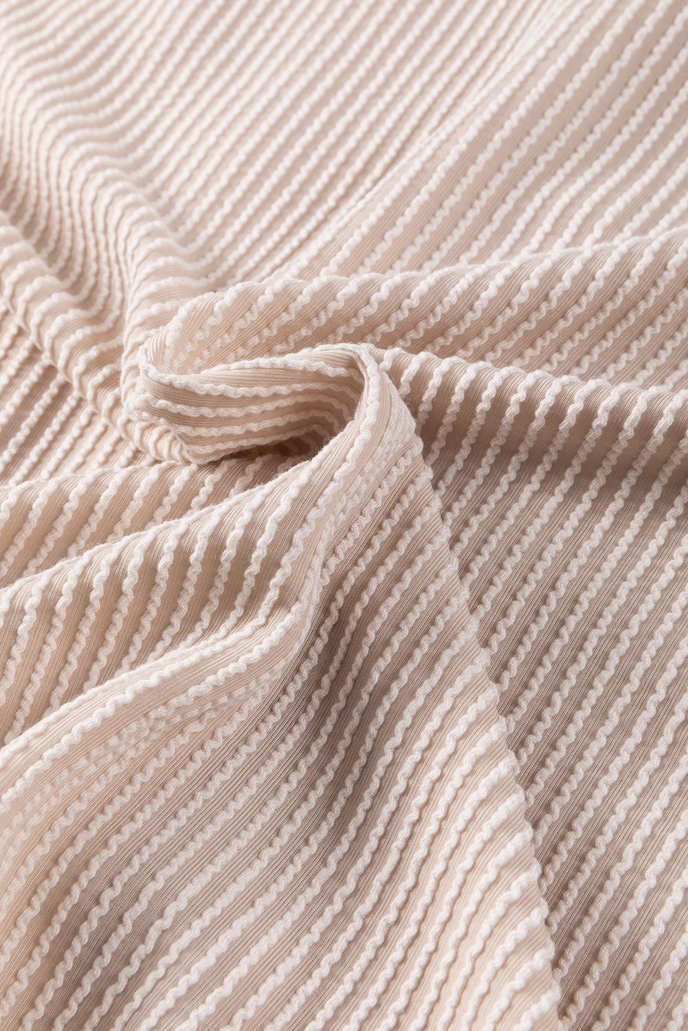 Cord-Shacket mit aufgesetzter Brusttasche und Pailletten in Pergament