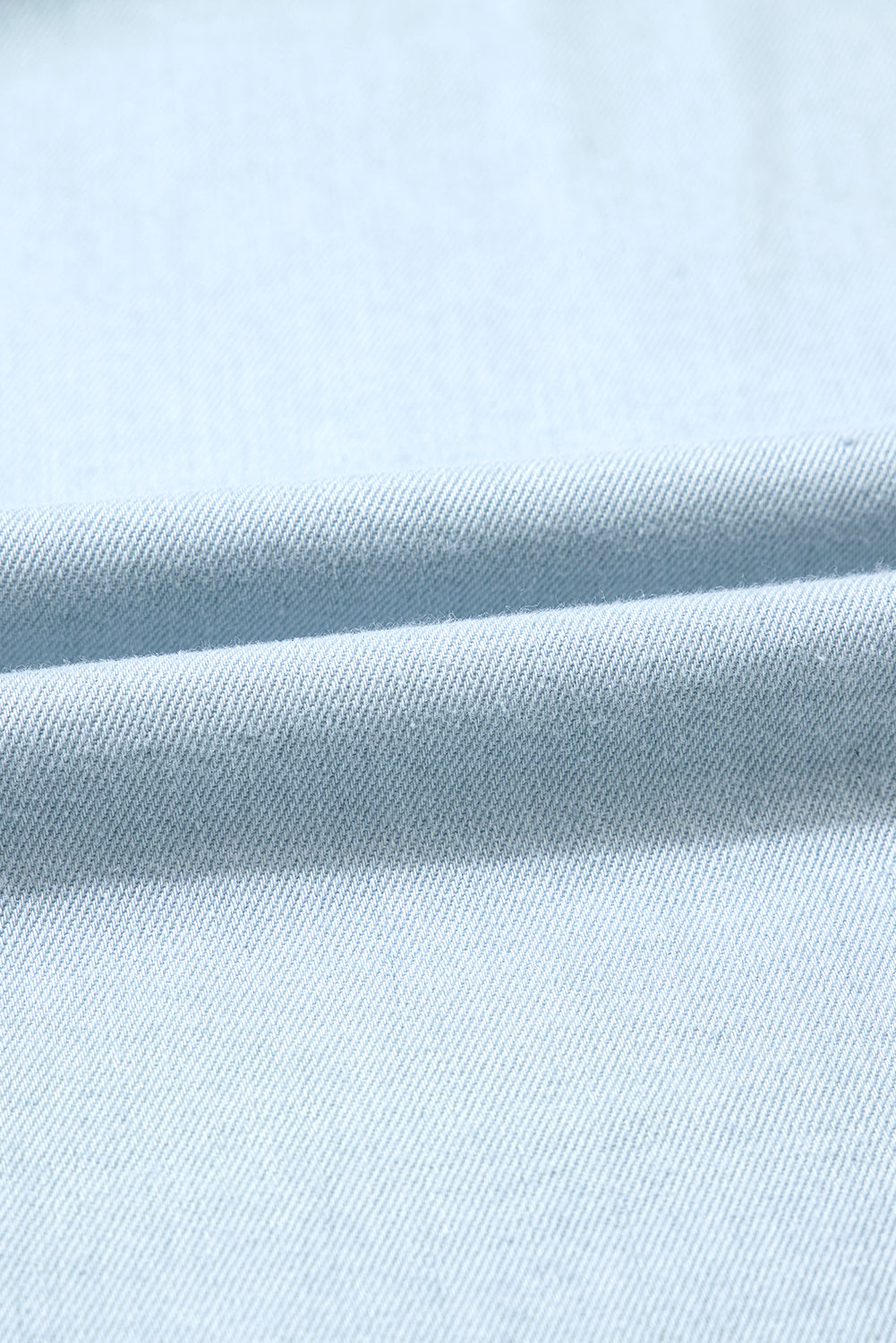 Beau Blue – Jeanshemd mit Flügelärmeln und Rüschen in Mineralwaschung und Knopfleiste