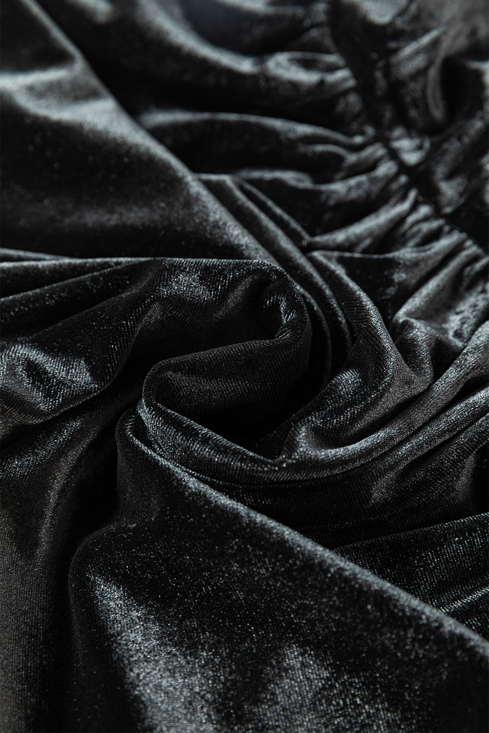 Schwarzes, ärmelloses Minikleid aus Samt mit quadratischem Ausschnitt und hoher Taille und Taschen