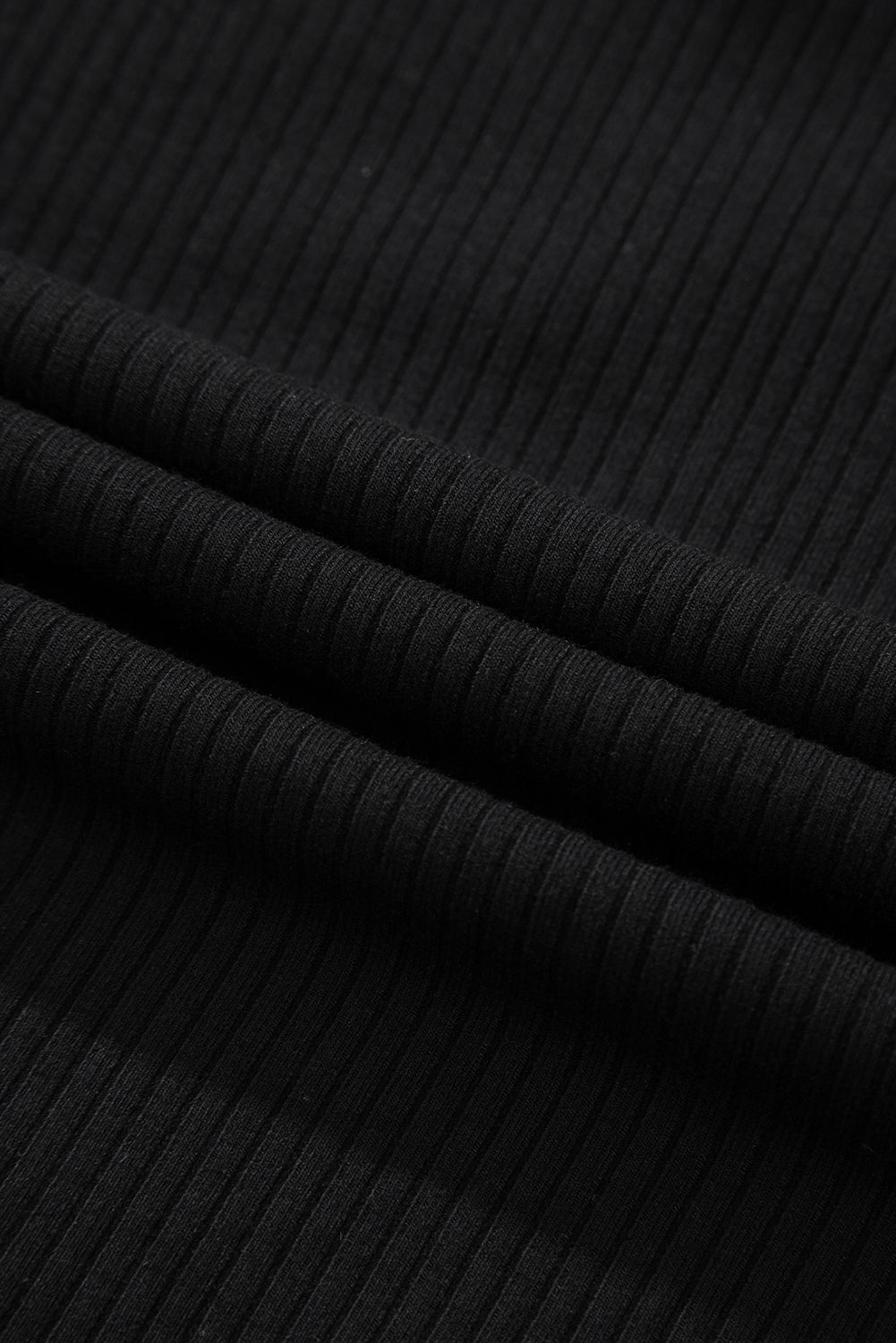 Schwarzes sexy ärmelloses Rippstrick-Top mit V-Ausschnitt