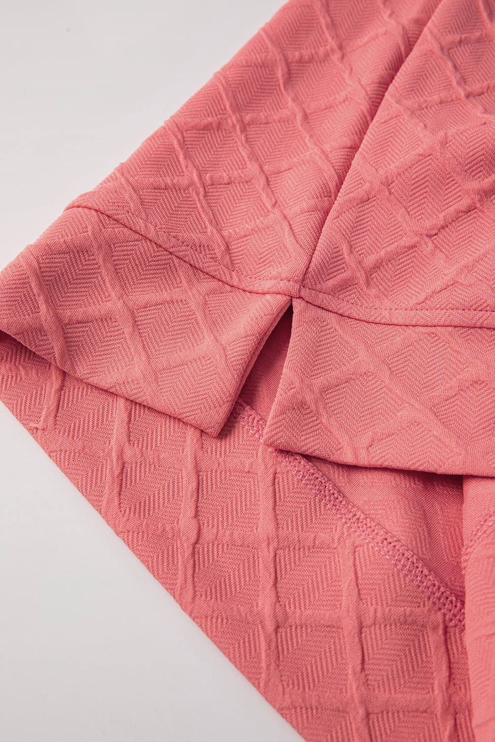 Lässiges kariertes T-Shirt mit Struktur und Shorts mit Kordelzug