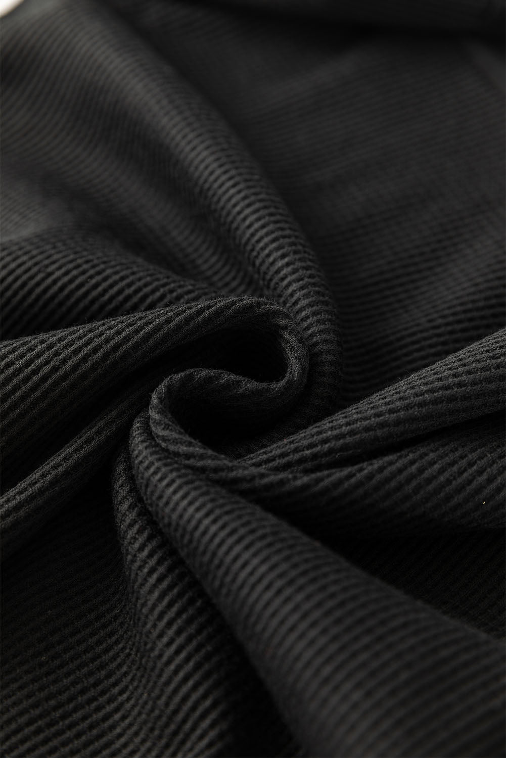 Schwarze Bluse mit Pailletten-Patchwork und Laternenärmeln