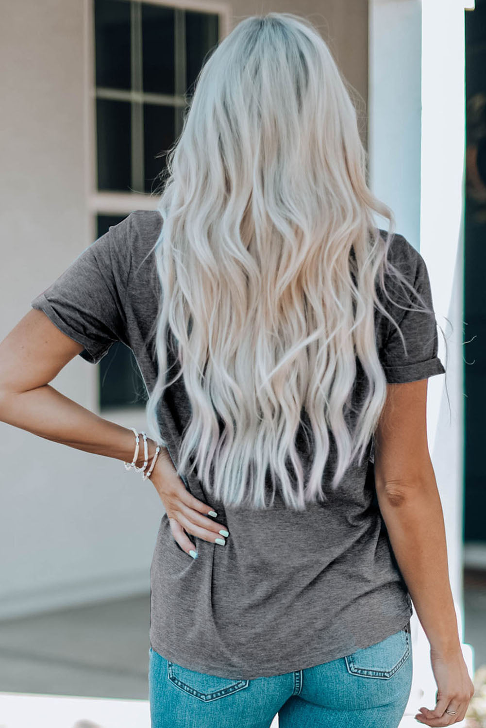 Graues T-Shirt mit Rundhalsausschnitt und Ostereier-Print