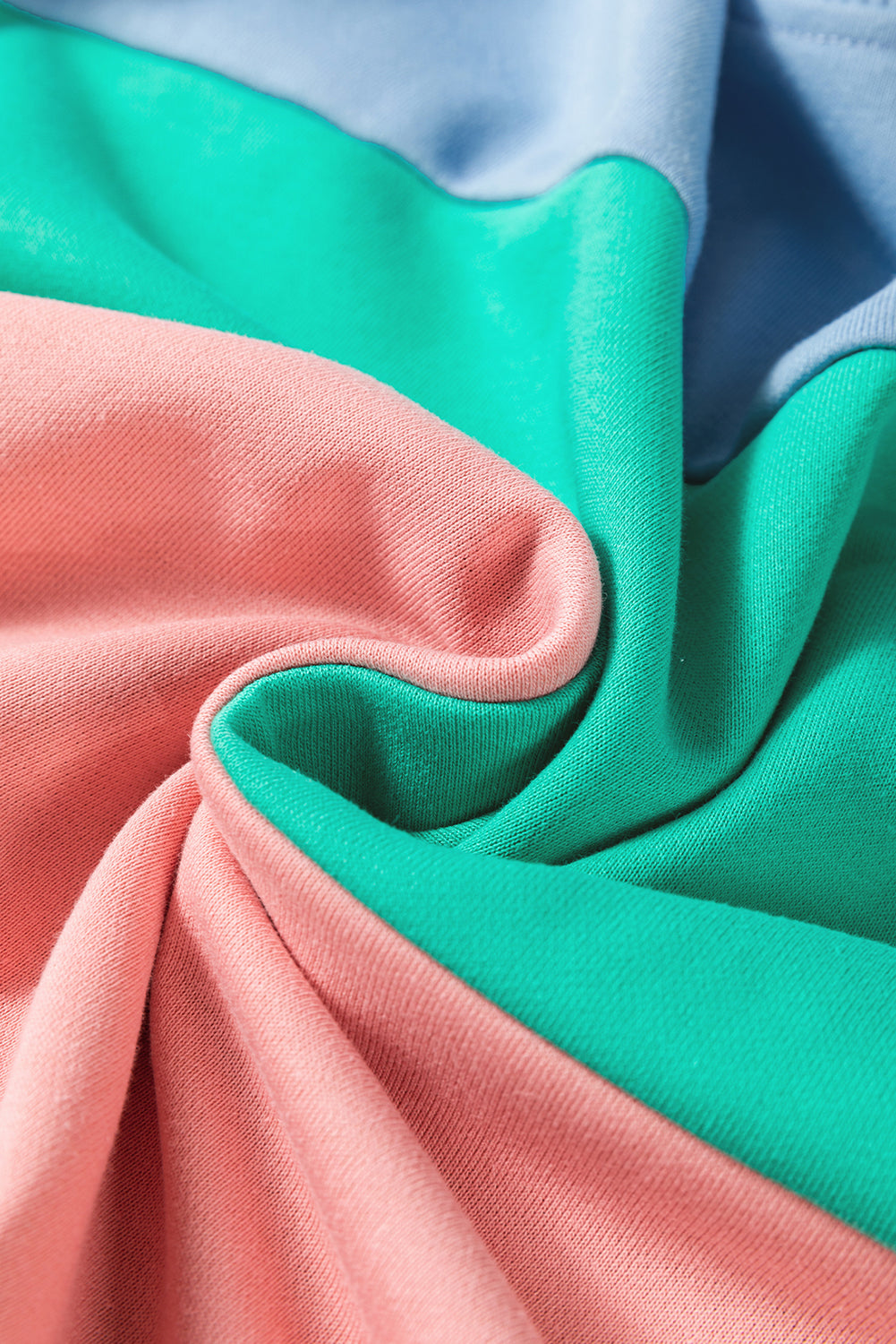 Sweatshirt mit überschnittener Schulter und Patchwork-Muster im Farbblockdesign von Blossom