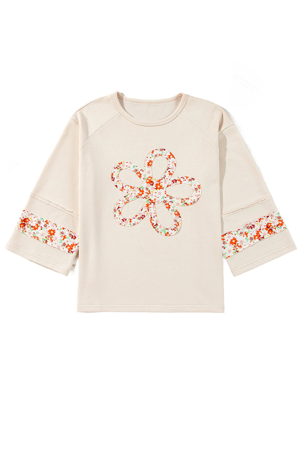 Beiges Oberteil mit Blumen-Patch-Grafik, sichtbaren Nähten und weiten Ärmeln