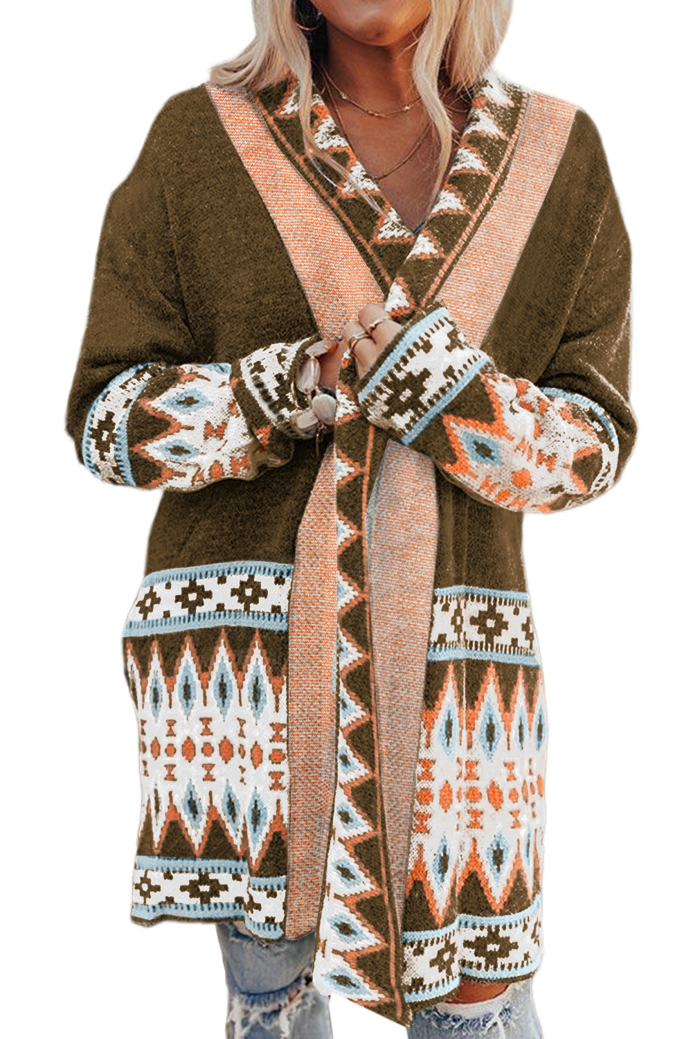 Braune Strickjacke mit offenem Vorderteil und Aztekenmuster