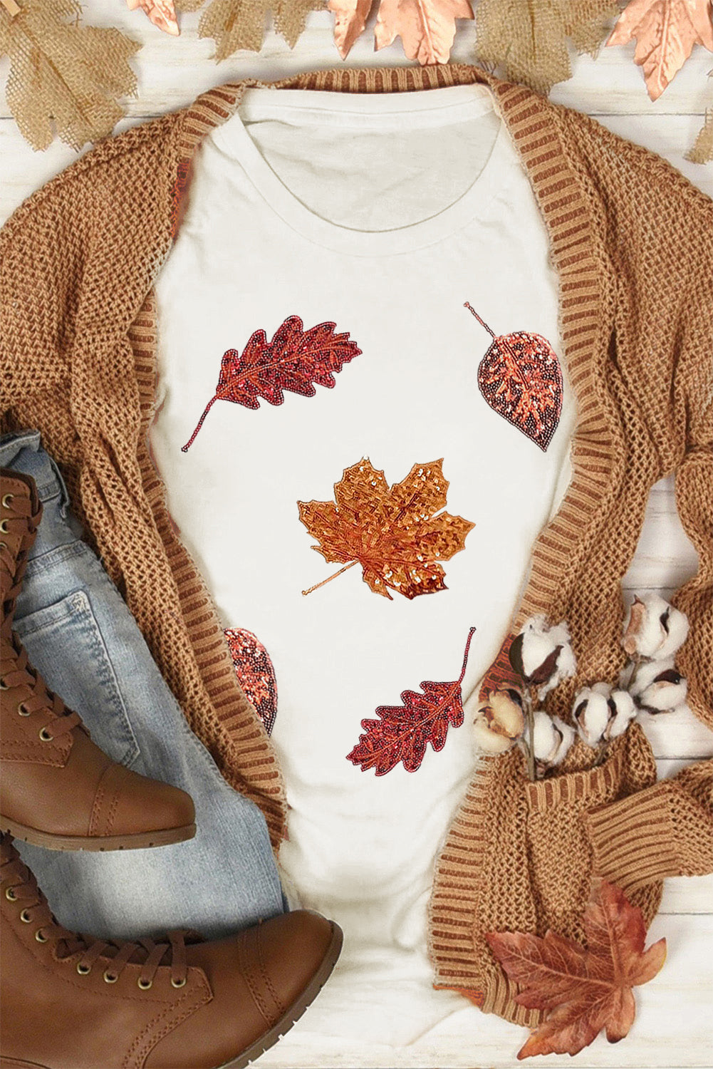 Weißes Halloween T-Shirt mit Rundhalsausschnitt und Pailletten-Blätter-Grafik