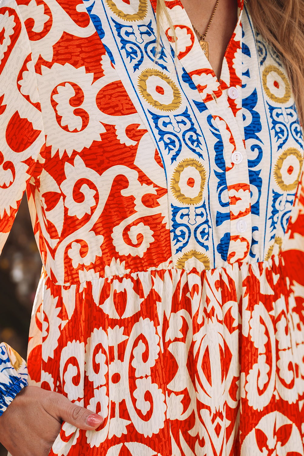 Oranges Boho-Maxikleid mit geometrischem Print und langen Ärmeln