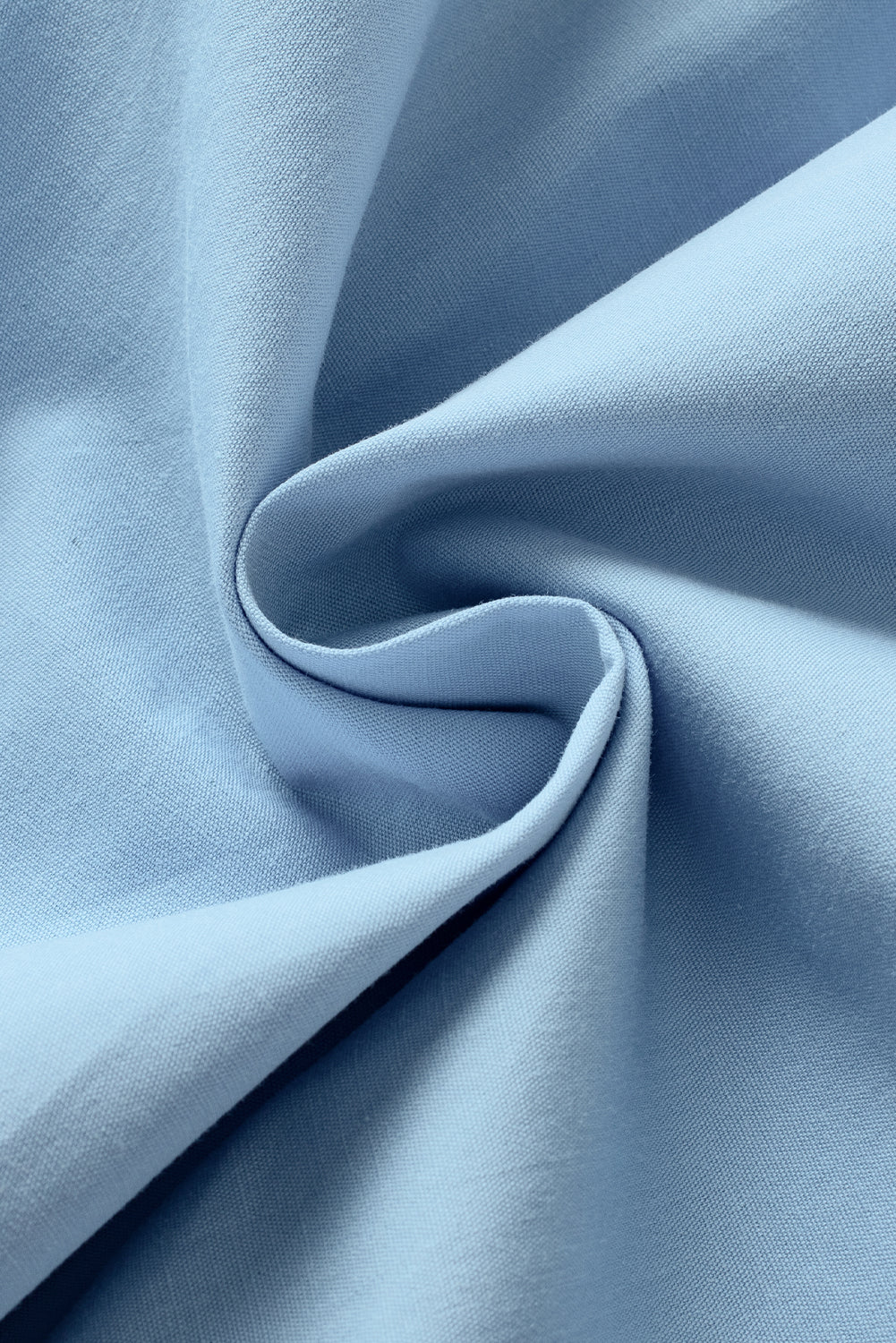 Nebelblaue Bluse mit V-Ausschnitt und Rüschenärmeln in Colorblock-Optik