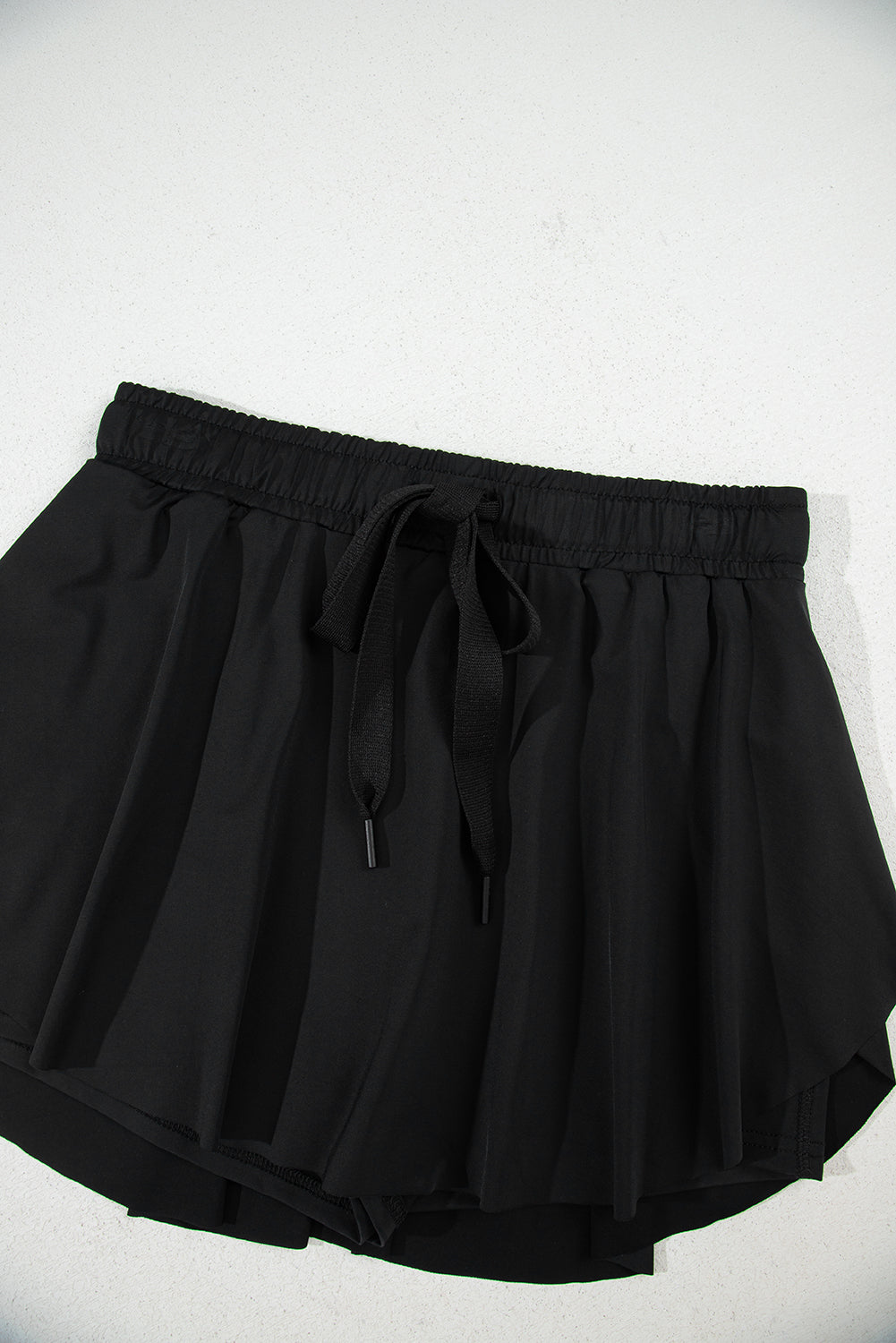 Schwarzer Tennis-Skort mit Kordelzug und hoher Taille