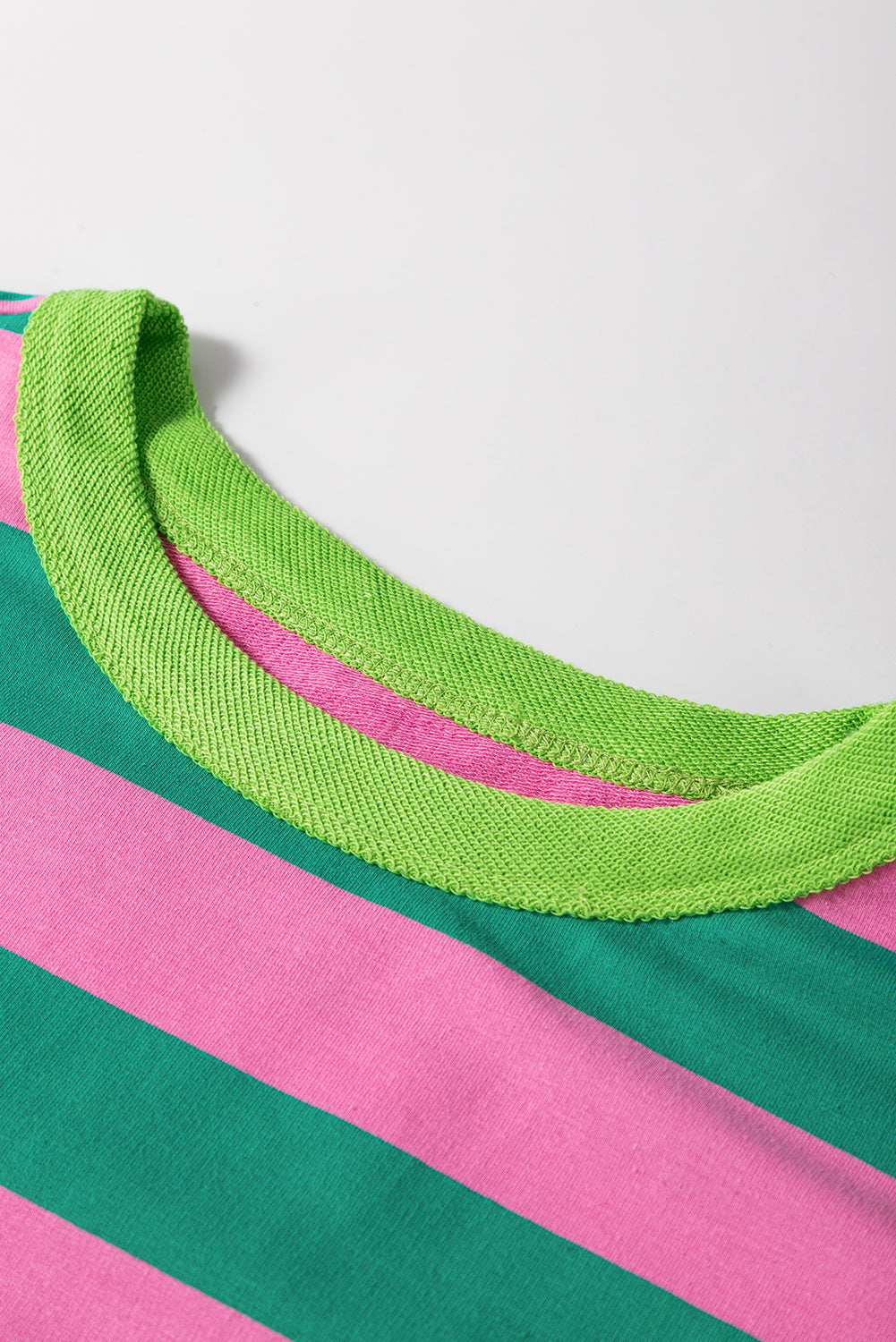 Rosa gestreiftes Stern-Patchwork-Pullover-Sweatshirt mit Rundhalsausschnitt