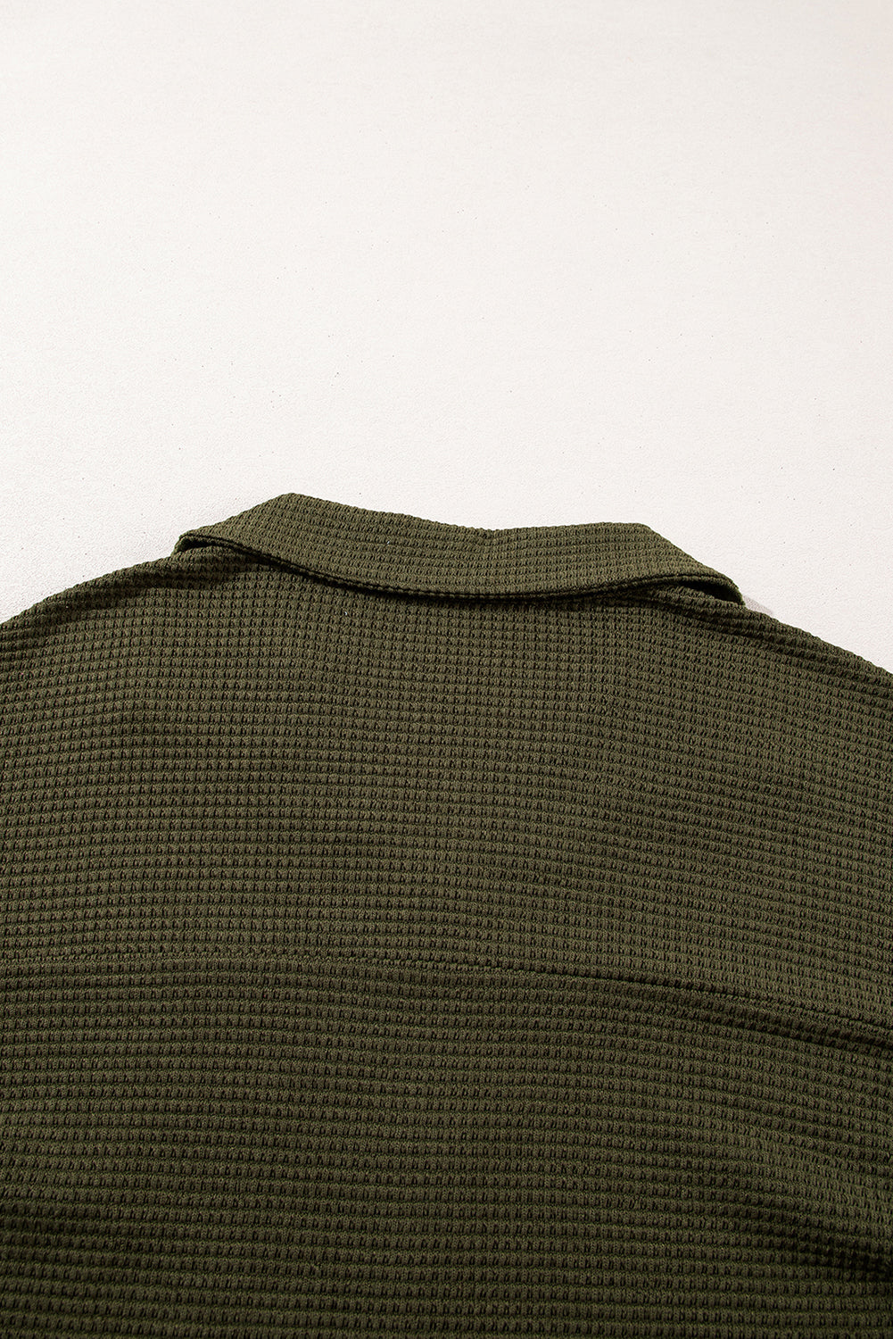 Set aus Hemd mit Knöpfen und Freizeithose mit vierblättrigem Kleeblatt, einfarbig und strukturiert