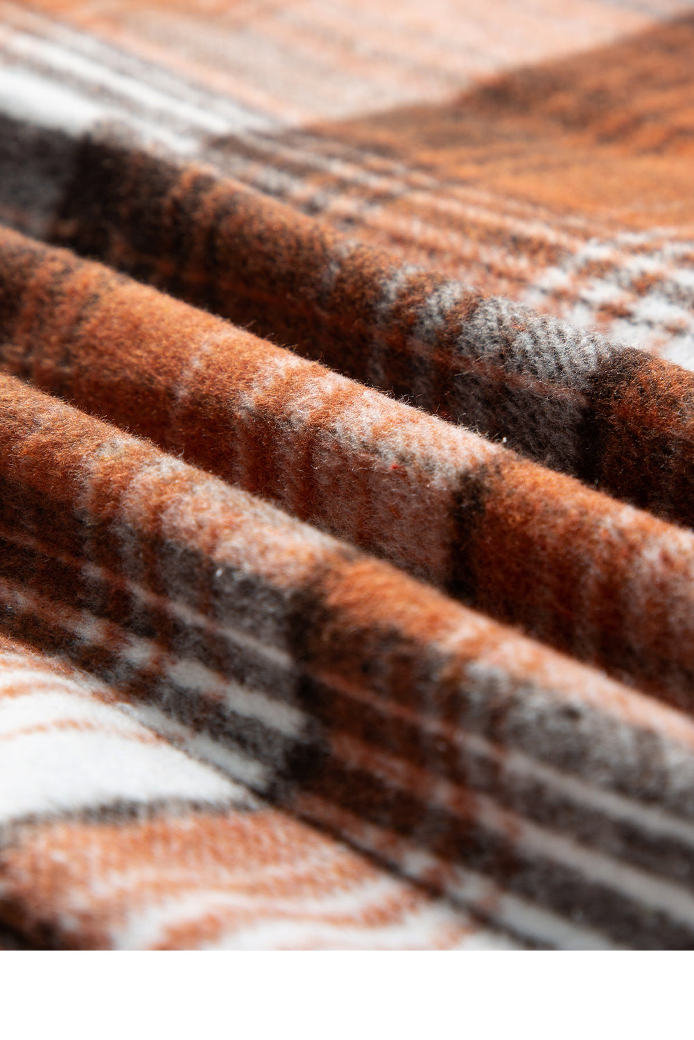 Zimtfarbene Cord-Shacket mit Patchwork und Brusttasche
