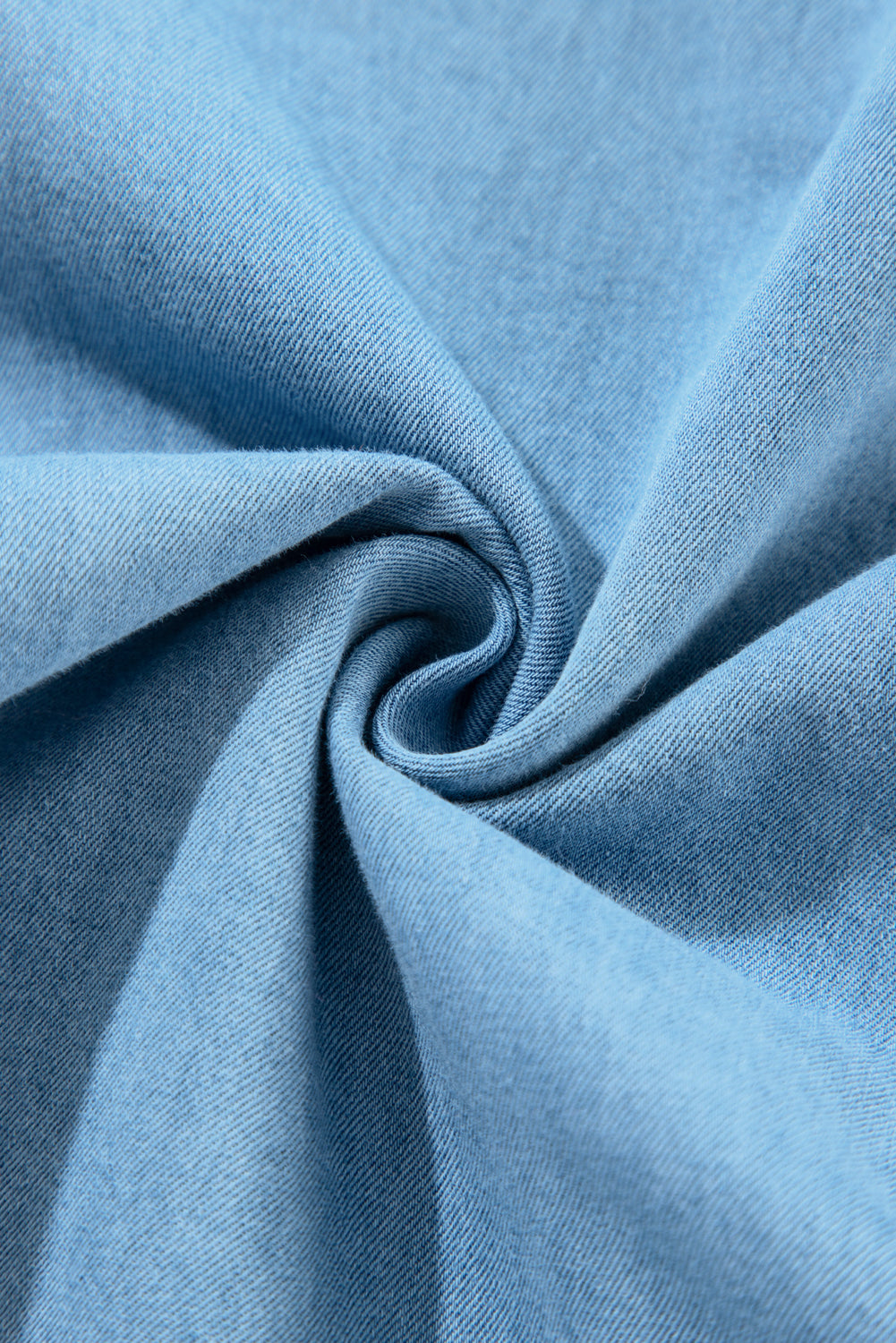 Myosotis – Gerüschtes, geknöpftes Etuikleid aus Denim mit V-Ausschnitt