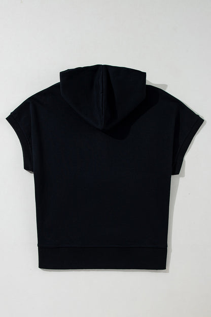 Schwarzer, kurzärmliger Hoodie mit halbem Reißverschluss und Kängurutasche