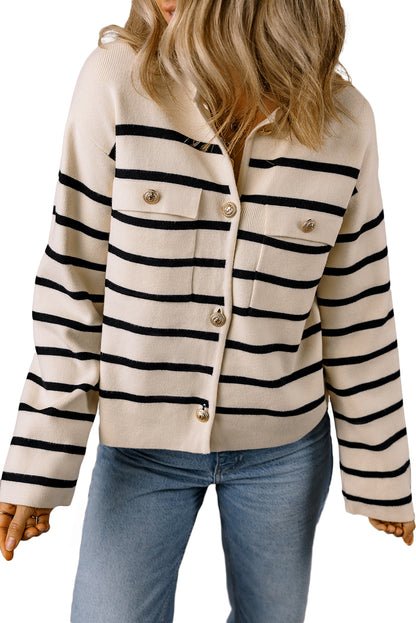 Schwarzer Cardigan mit Streifen, Pattentasche und Knöpfen