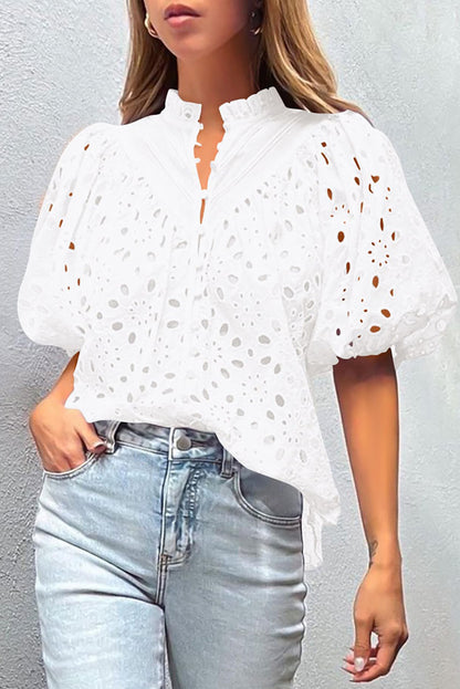 Weiße Bluse mit Blumenstickerei und Puffärmeln