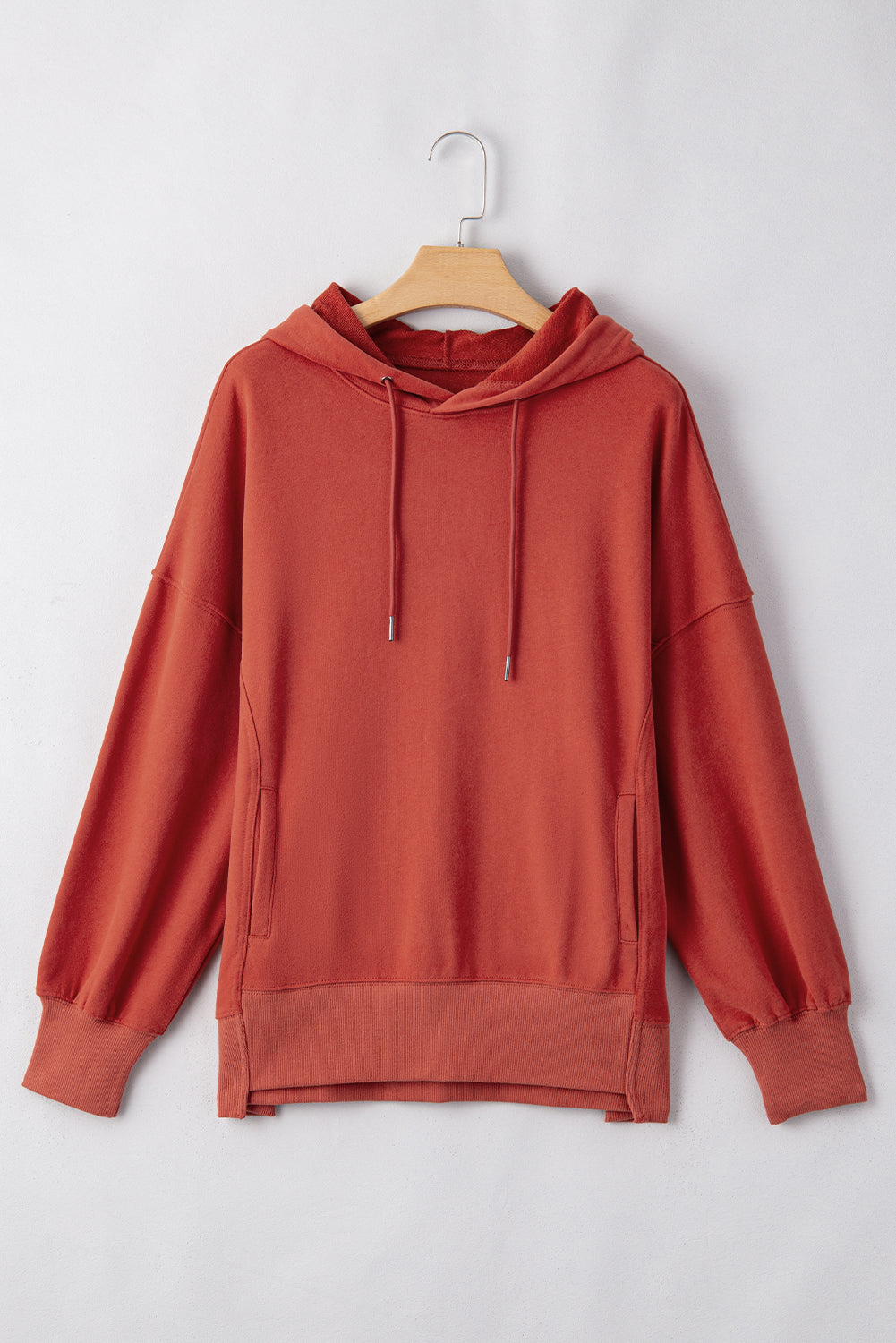 Red Clay – Weite Kapuzenjacke mit überschnittener Schulterpartie und Taschen
