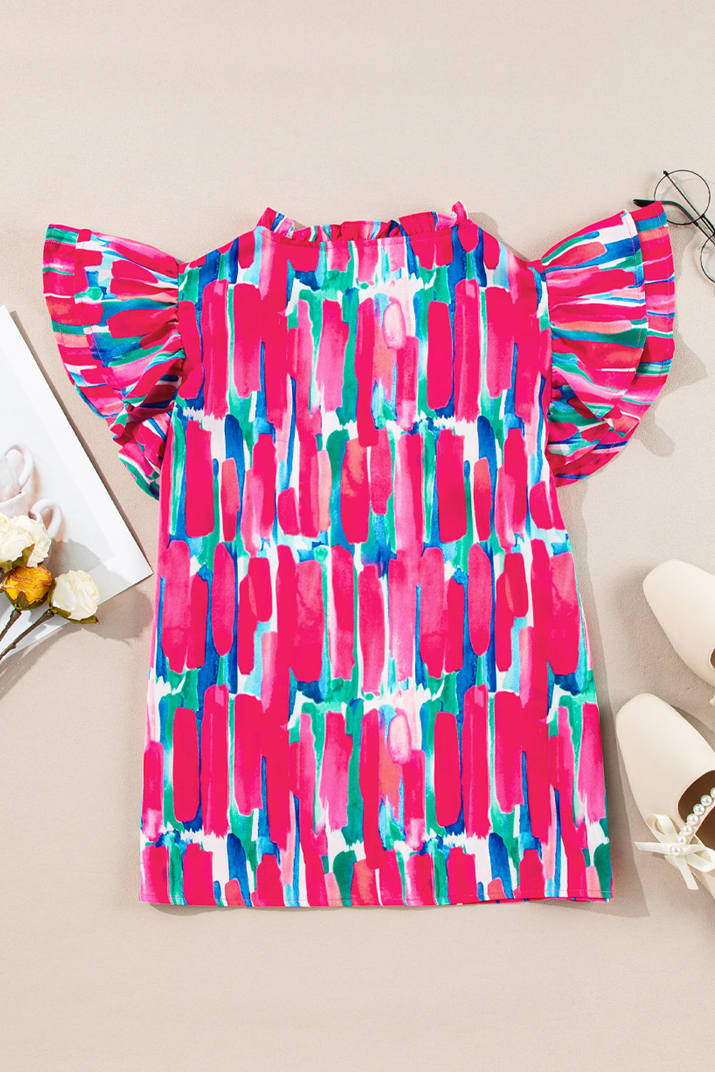 Bluse mit V-Ausschnitt und abstraktem Pinseldruck und Rüschenärmeln