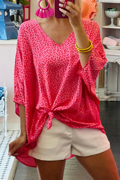 Oversize-Oberteil mit V-Ausschnitt und Halbarm und Leopardenmuster in Rosa