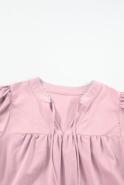 Rosa Bluse mit Blumenstickerei, Puffärmeln und Schlitz am Ausschnitt