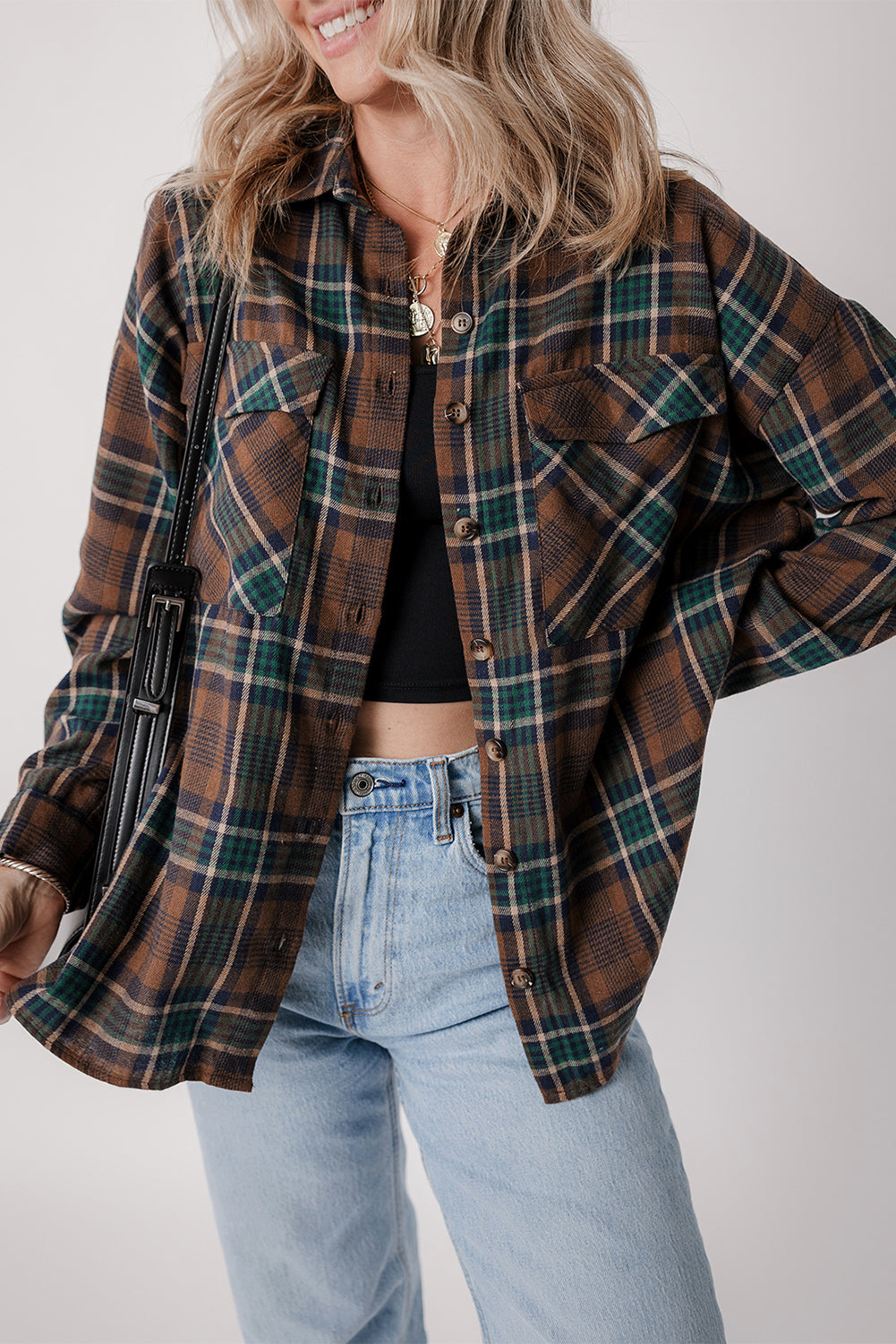 Braune Hemdjacke mit Karomuster und Brusttaschen mit Knöpfen