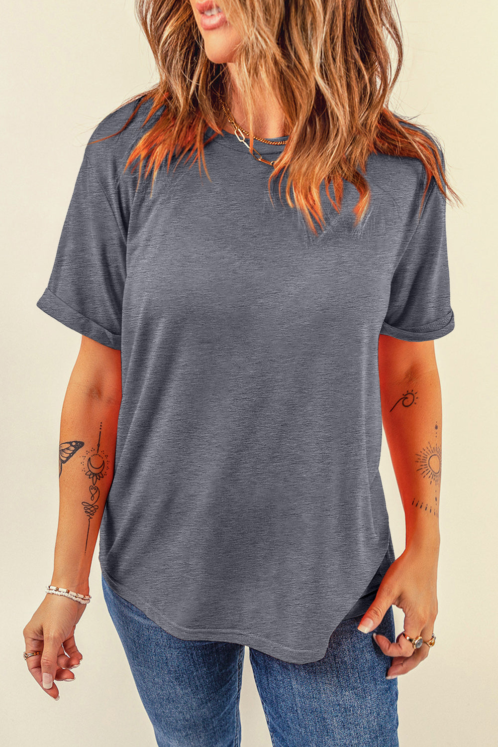 Graues, lässiges T-Shirt mit Rundhalsausschnitt