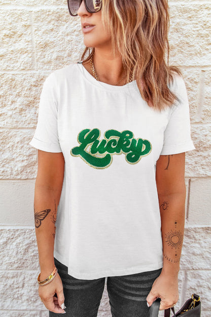 Weißes T-Shirt mit St. Patrick's Day-Glücksbringer und Chenille-Glitzerpatch