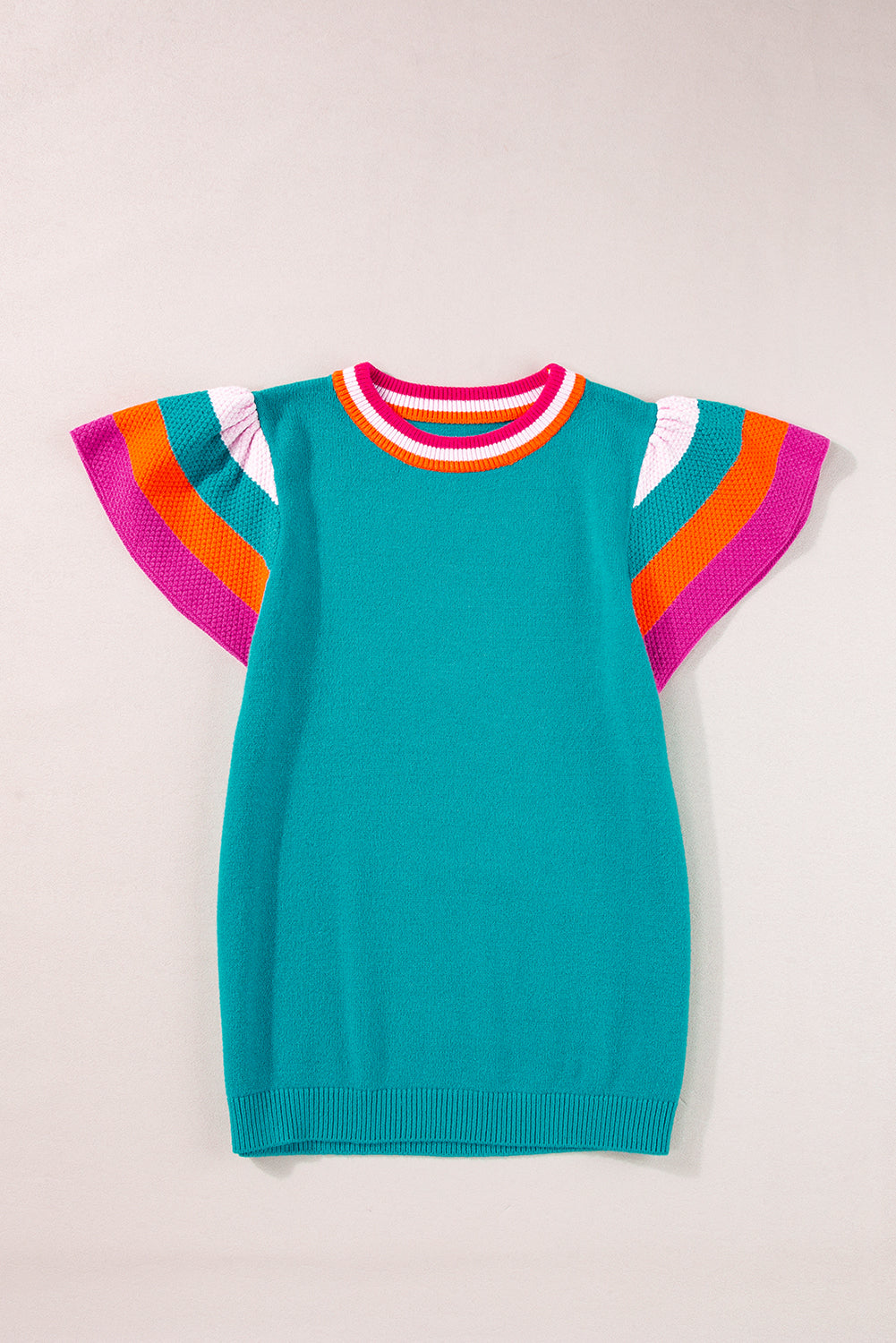 Türkisfarbenes Strickpullover-T-Shirt mit kontrastierenden Flatterärmeln