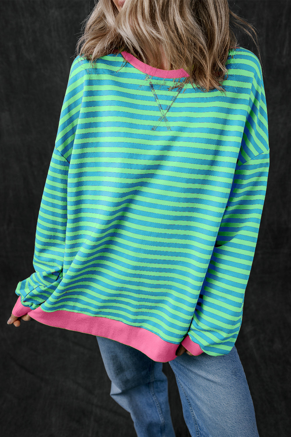 Übergroßes Pullover-Sweatshirt mit himmelblauen Streifen und Kontrastbesatz
