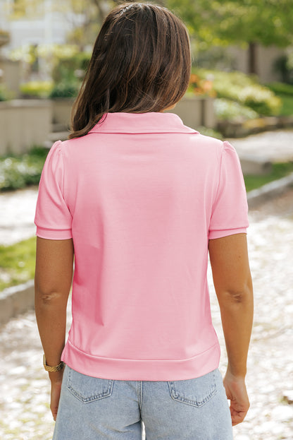Rosa T-Shirt mit Pailletten, Schleife und Knoten, Flickenkragen und V-Ausschnitt