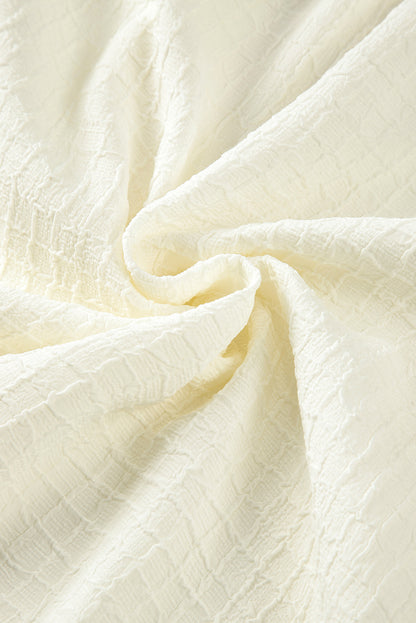 Beigefarbene Bluse mit floraler Stickerei und strukturierten Puffärmeln im Ricrac-Stil