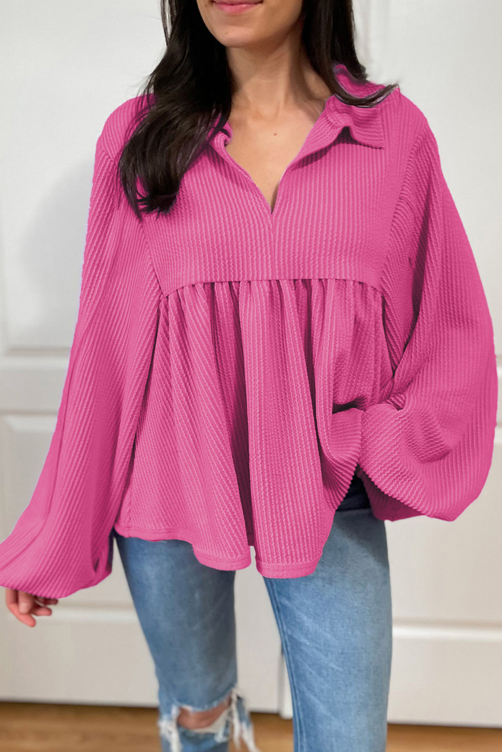 Hellrosa Babydoll-Bluse mit Kordel und V-Ausschnitt und Puffärmeln