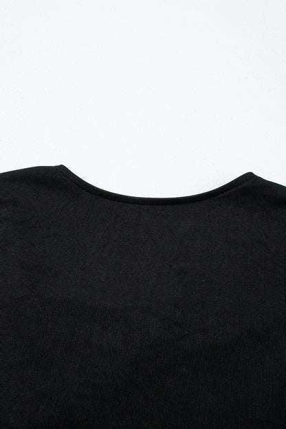 Schwarzes T-Shirt mit Wasserfallausschnitt und Fledermausärmeln