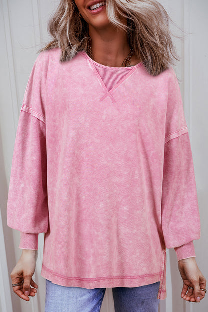Sweatshirt mit überschnittener Schulter und Mineralwaschung in Erdbeerrosa