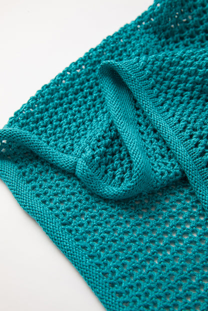 Seegrüner Strickpullover mit großer Blume und tief angesetzten Schultern