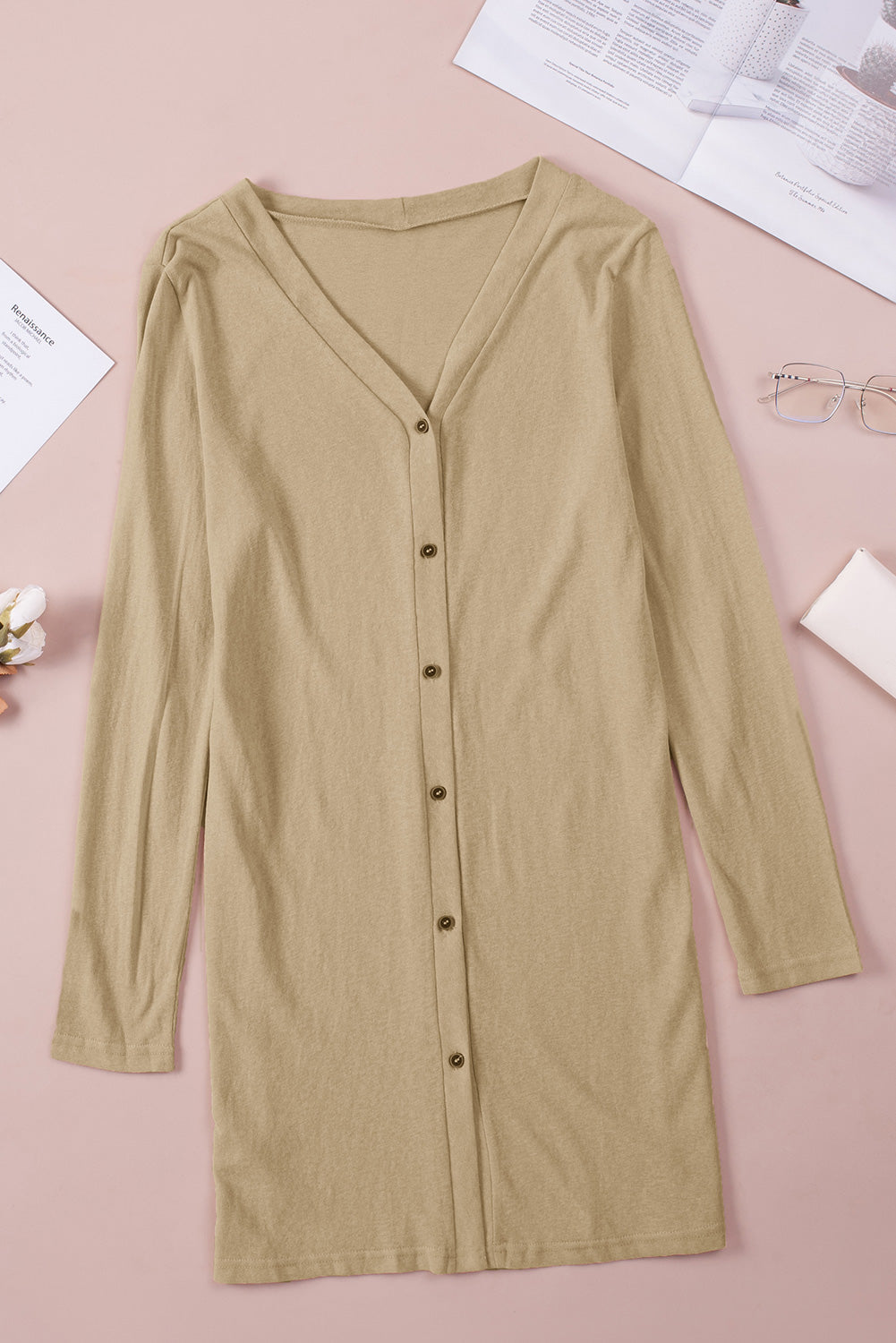 Einfarbige Strickjacke mit offener Vorderseite und Knöpfen