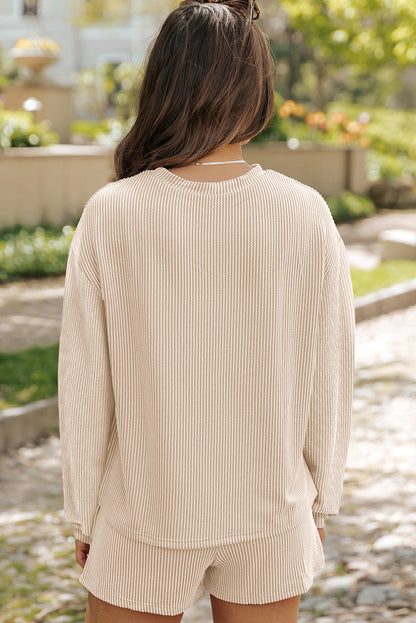 Parchment – Set aus langärmligem Strickoberteil und Shorts mit hoher Taille