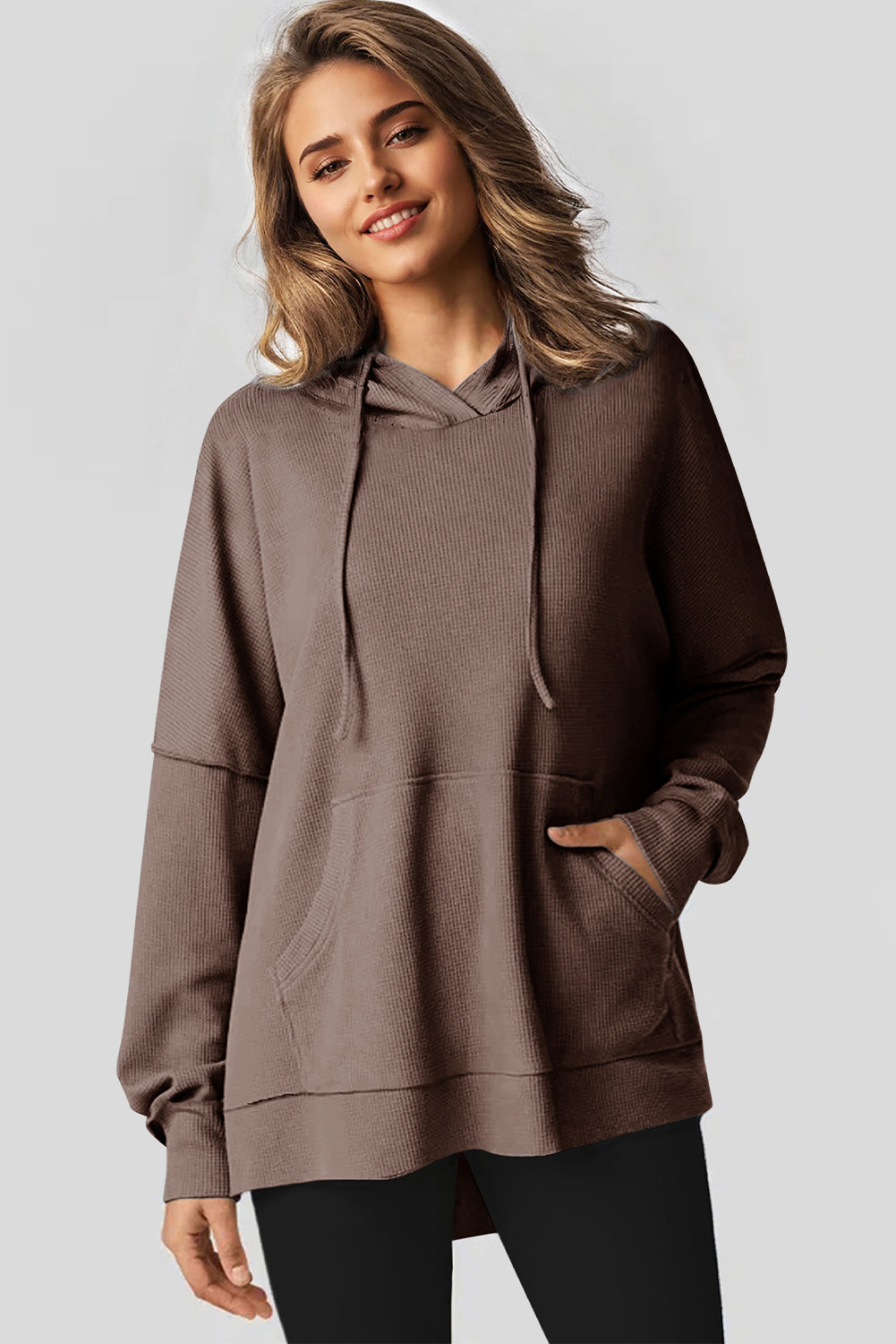 Kaffeefarbener, übergroßer Kapuzenpullover mit Waffelstrick und Fleecefutter