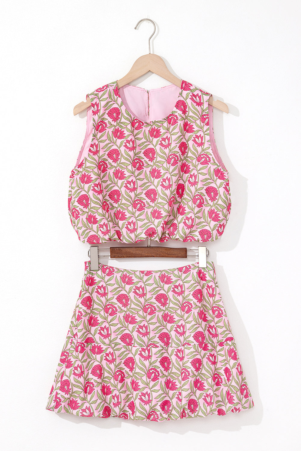 Rosa Set mit bauschigem, kurzem Tanktop und Minirock mit Blumenmuster