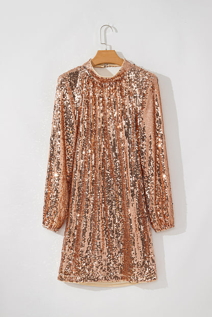 Goldfarbenes, Paillettenbesetztes Minikleid mit langen Ärmeln und Cut-Out am Rücken