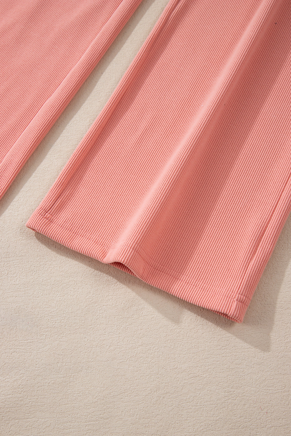 Blossom – Zweiteiliges Lounge-Set aus Rippstrick mit überschnittener Schulter und Taschen