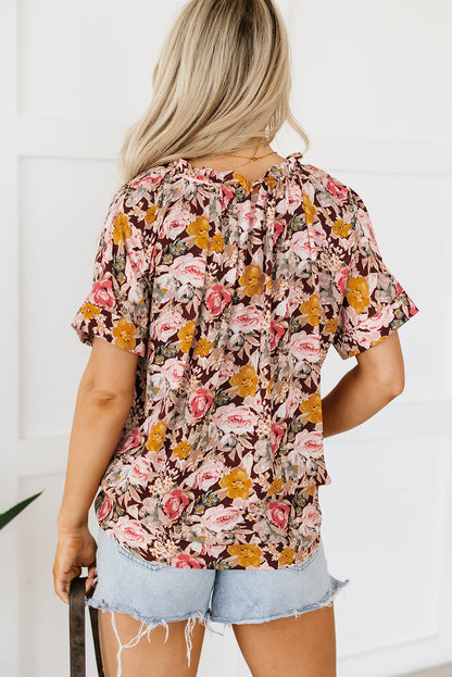 Rosa Bluse mit Blumenmuster und Ballonsaum und Schlitz am Ausschnitt