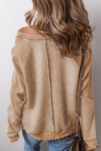 Helles, französisches Beige, einfarbiges Waffelstrick-Patchwork-Sweatshirt mit Raglanärmeln