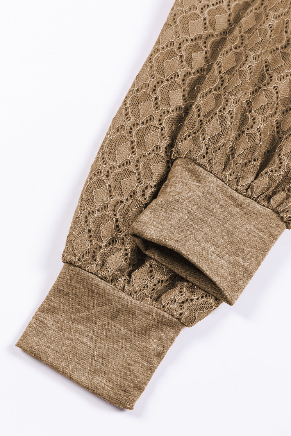 Helles französisches Beige, kontrastierendes Spitzentop mit Raglanärmeln und Rundhalsausschnitt
