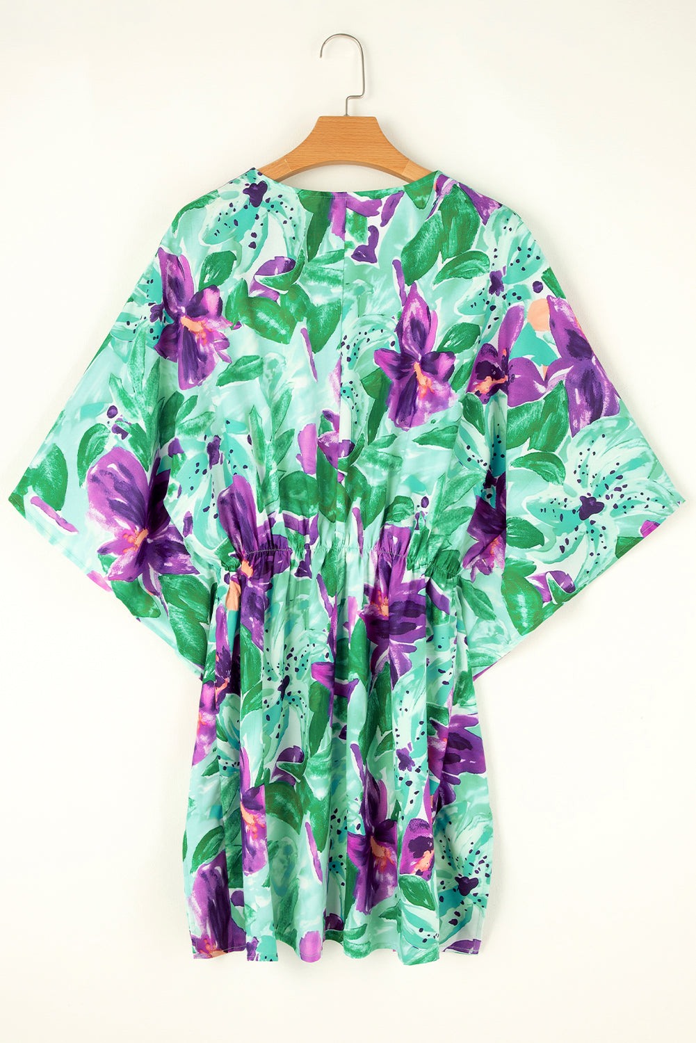 Grünes Boho-Minikleid mit Blumenmuster und halblangen Ärmeln, V-Ausschnitt und geraffter Taille