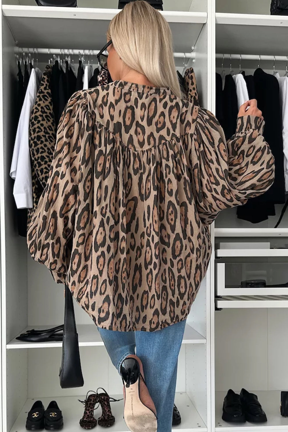 Helles französisches Beige, Oversize-Freizeithemd mit Ballonärmeln und Leopardenmuster
