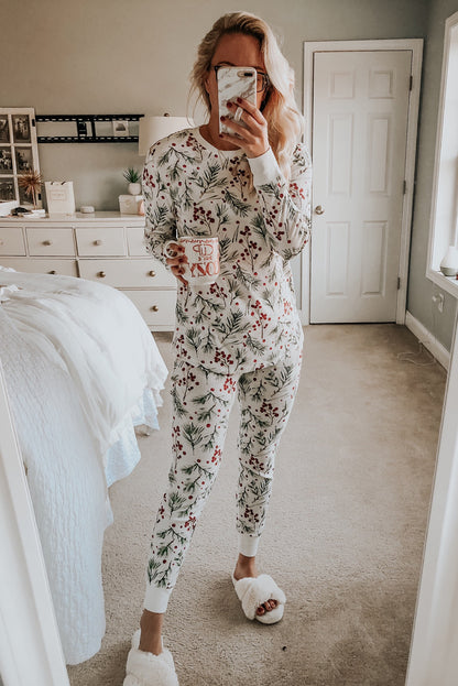 Weißes Thermo-Lounge-Set mit Pullover und Hose im Stechpalmen-Print
